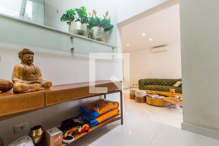 Casa de condomínio à venda com 554m², 4 quartos e 4 vagas Casa de condomínio à venda com 554m², 4 quartos e 4 vagasHall de entrada