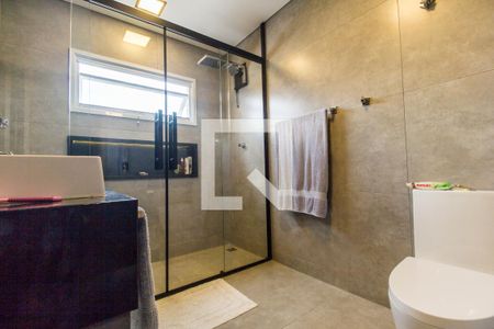 Casa de condomínio à venda com 554m², 4 quartos e 4 vagas Casa de condomínio à venda com 554m², 4 quartos e 4 vagasBanheiro da Suíte 2