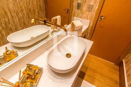 Casa de condomínio à venda com 554m², 4 quartos e 4 vagas Casa de condomínio à venda com 554m², 4 quartos e 4 vagasDetalhe do banheiro