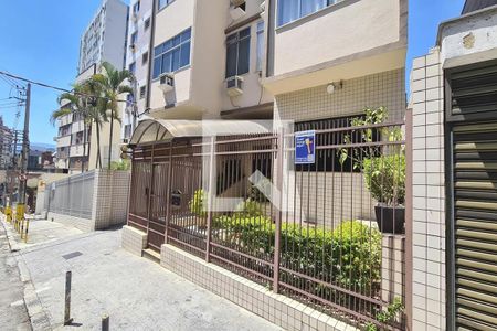 Apartamento à venda com 120m², 2 quartos e 1 vagaFachada do Condomínio com placa