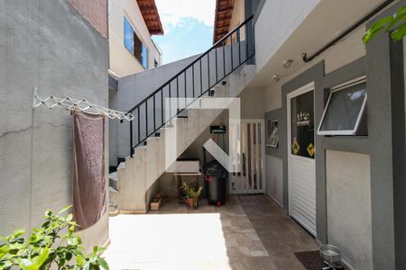 Casa à venda com 230m², 2 quartos e 2 vagas Casa à venda com 230m², 2 quartos e 2 vagasQuintal