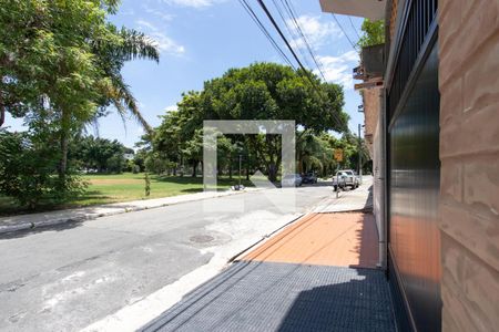 Casa à venda com 230m², 2 quartos e 2 vagas Casa à venda com 230m², 2 quartos e 2 vagasFrente