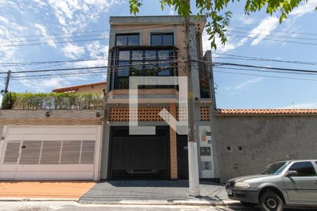 Casa à venda com 230m², 2 quartos e 2 vagas Casa à venda com 230m², 2 quartos e 2 vagasFachada