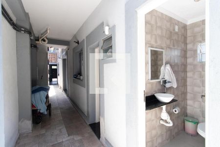 Casa à venda com 230m², 2 quartos e 2 vagas Casa à venda com 230m², 2 quartos e 2 vagasCorredor