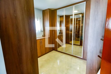 Casa à venda com 297m², 4 quartos e 6 vagasCloset da suíte