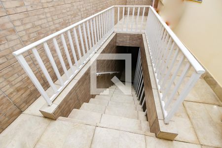 Casa à venda com 297m², 4 quartos e 6 vagasEscada acesso Edicula