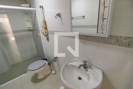 Casa à venda com 297m², 4 quartos e 6 vagasEdícula - Banheiro