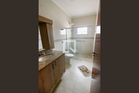 Casa à venda com 297m², 4 quartos e 6 vagasBanheiro Corredor