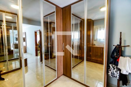 Casa à venda com 297m², 4 quartos e 6 vagasCloset da suíte