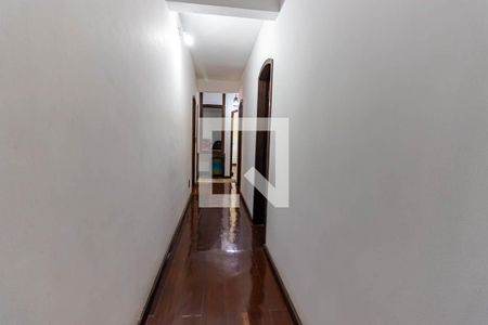 Casa à venda com 600m², 5 quartos e 3 vagas Casa à venda com 600m², 5 quartos e 3 vagasCorredor