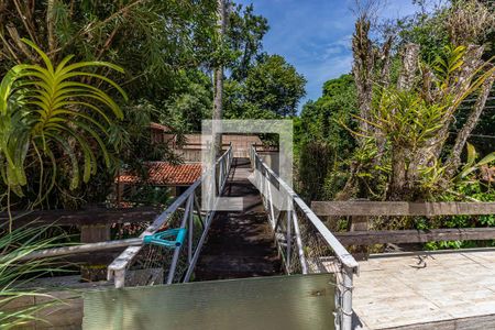 Casa à venda com 600m², 5 quartos e 3 vagas Casa à venda com 600m², 5 quartos e 3 vagasPonte de acesso