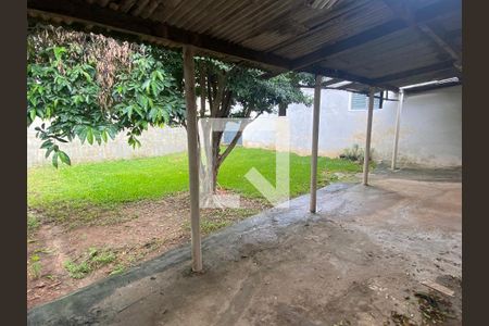 Casa à venda com 585m², 6 quartos e 4 vagas Casa à venda com 585m², 6 quartos e 4 vagasQuintal