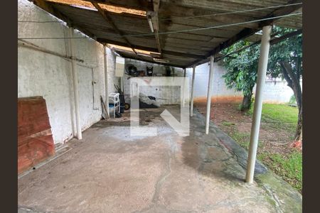 Casa à venda com 585m², 6 quartos e 4 vagas Casa à venda com 585m², 6 quartos e 4 vagasQuintal