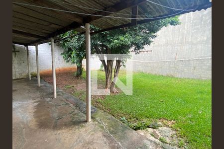 Casa à venda com 585m², 6 quartos e 4 vagas Casa à venda com 585m², 6 quartos e 4 vagasQuintal