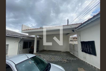 Casa à venda com 585m², 6 quartos e 4 vagas Casa à venda com 585m², 6 quartos e 4 vagasGaragem