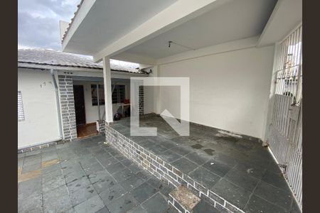 Casa à venda com 585m², 6 quartos e 4 vagas Casa à venda com 585m², 6 quartos e 4 vagasGaragem