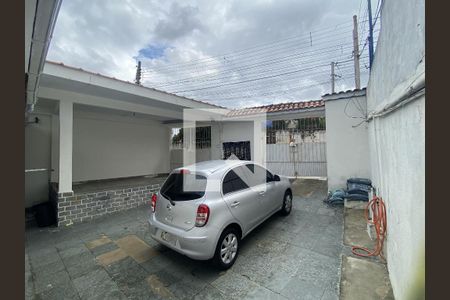 Casa à venda com 585m², 6 quartos e 4 vagas Casa à venda com 585m², 6 quartos e 4 vagasGaragem