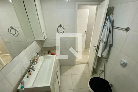 Apartamento à venda com 210m², 5 quartos e 1 vaga Apartamento à venda com 210m², 5 quartos e 1 vagaBanheiro Social 1
