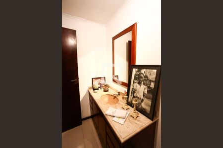 Casa à venda com 586m², 4 quartos e 5 vagas Casa à venda com 586m², 4 quartos e 5 vagasLavabo