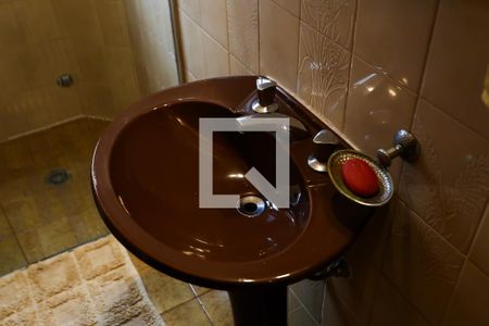 Casa à venda com 586m², 4 quartos e 5 vagas Casa à venda com 586m², 4 quartos e 5 vagasBanheiro