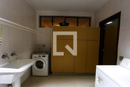 Casa à venda com 586m², 4 quartos e 5 vagas Casa à venda com 586m², 4 quartos e 5 vagasÁrea de Serviço