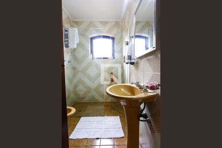 Casa à venda com 586m², 4 quartos e 5 vagas Casa à venda com 586m², 4 quartos e 5 vagasBanheiro da Suíte