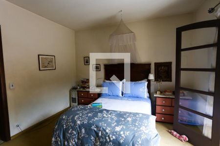 Casa à venda com 586m², 4 quartos e 5 vagas Casa à venda com 586m², 4 quartos e 5 vagassuíte 2