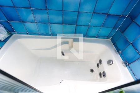 Casa à venda com 586m², 4 quartos e 5 vagas Casa à venda com 586m², 4 quartos e 5 vagasBanheiro da Suíte 2