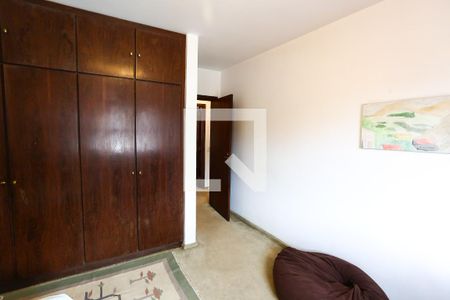 Casa à venda com 586m², 4 quartos e 5 vagas Casa à venda com 586m², 4 quartos e 5 vagasquarto 1