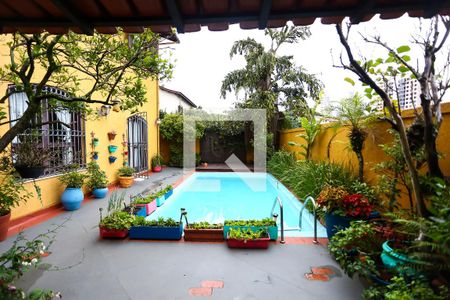 Casa à venda com 586m², 4 quartos e 5 vagas Casa à venda com 586m², 4 quartos e 5 vagasÁrea comum - Churrasqueira