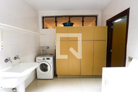 Casa à venda com 586m², 4 quartos e 5 vagas Casa à venda com 586m², 4 quartos e 5 vagasÁrea de Serviço