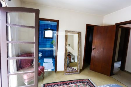 Casa à venda com 586m², 4 quartos e 5 vagas Casa à venda com 586m², 4 quartos e 5 vagassuíte 2