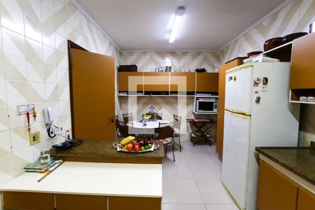 Casa à venda com 586m², 4 quartos e 5 vagas Casa à venda com 586m², 4 quartos e 5 vagasCozinha