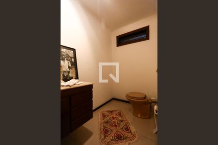 Casa à venda com 586m², 4 quartos e 5 vagas Casa à venda com 586m², 4 quartos e 5 vagasLavabo