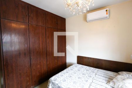 Casa à venda com 586m², 4 quartos e 5 vagas Casa à venda com 586m², 4 quartos e 5 vagassuíte 1