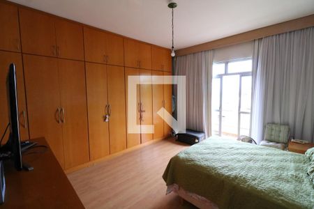 Casa à venda com 284m², 4 quartos e 3 vagasSuíte 1