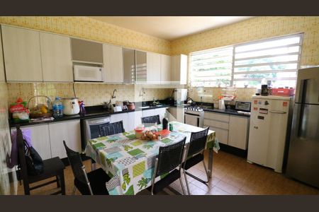 Casa à venda com 284m², 4 quartos e 3 vagasCozinha