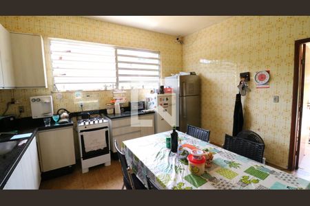 Casa à venda com 284m², 4 quartos e 3 vagasCozinha