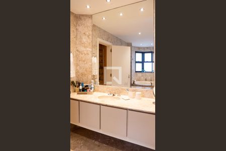 Apartamento para alugar com 312m², 4 quartos e 4 vagasBanheiro da Suíte 4