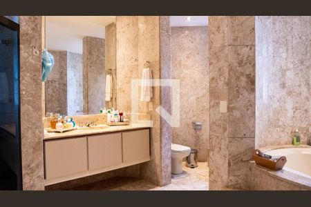Apartamento para alugar com 312m², 4 quartos e 4 vagasBanheiro da Suíte 4