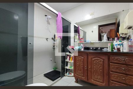 Casa à venda com 400m², 4 quartos e 10 vagas Casa à venda com 400m², 4 quartos e 10 vagasBanheiro da suíte