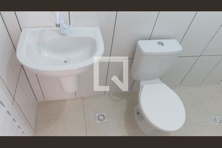 Banheiro de kitnet/studio para alugar com 1 quarto, 17m² em Jardim Bonfiglioli, São Paulo