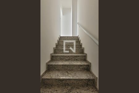 Apartamento à venda com 67m², 2 quartos e 2 vagas Apartamento à venda com 67m², 2 quartos e 2 vagasEscada