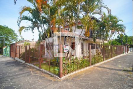 Casa à venda com 360m², 3 quartos e 2 vagas Casa à venda com 360m², 3 quartos e 2 vagasFachada