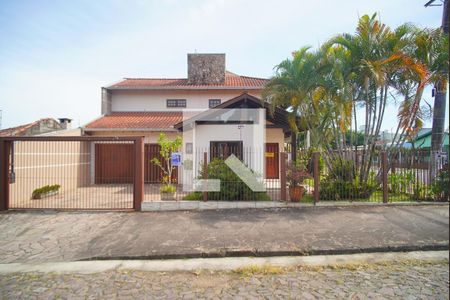 Casa à venda com 360m², 3 quartos e 2 vagas Casa à venda com 360m², 3 quartos e 2 vagasFachada