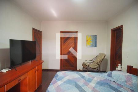 Casa à venda com 360m², 3 quartos e 2 vagas Casa à venda com 360m², 3 quartos e 2 vagasSuíte