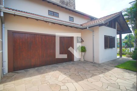 Casa à venda com 360m², 3 quartos e 2 vagas Casa à venda com 360m², 3 quartos e 2 vagasFachada