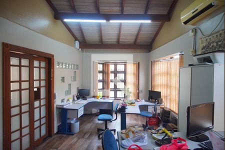 Casa à venda com 350m², 3 quartos e 5 vagasEscritório