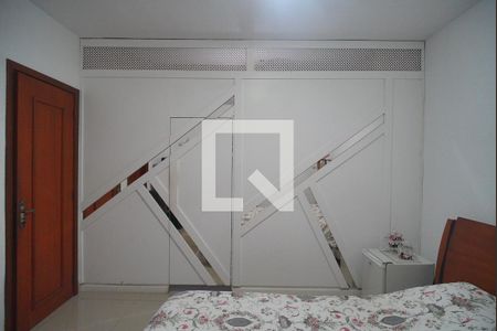 Casa à venda com 350m², 3 quartos e 5 vagasCloset