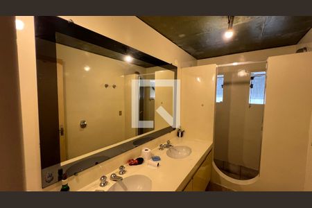 Casa para alugar com 350m², 3 quartos e 4 vagas Casa para alugar com 350m², 3 quartos e 4 vagasBanheiro